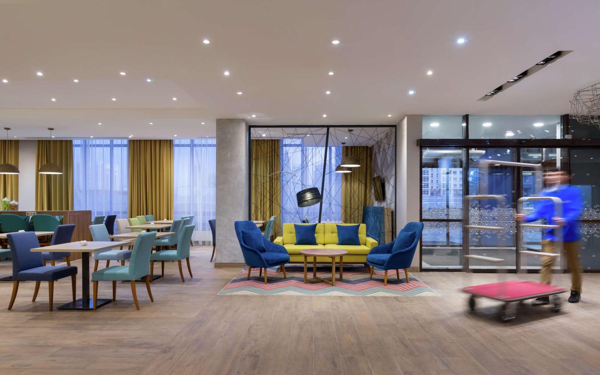 Hampton By Hilton Astana Triumphal Arch Hotel Ngoại thất bức ảnh